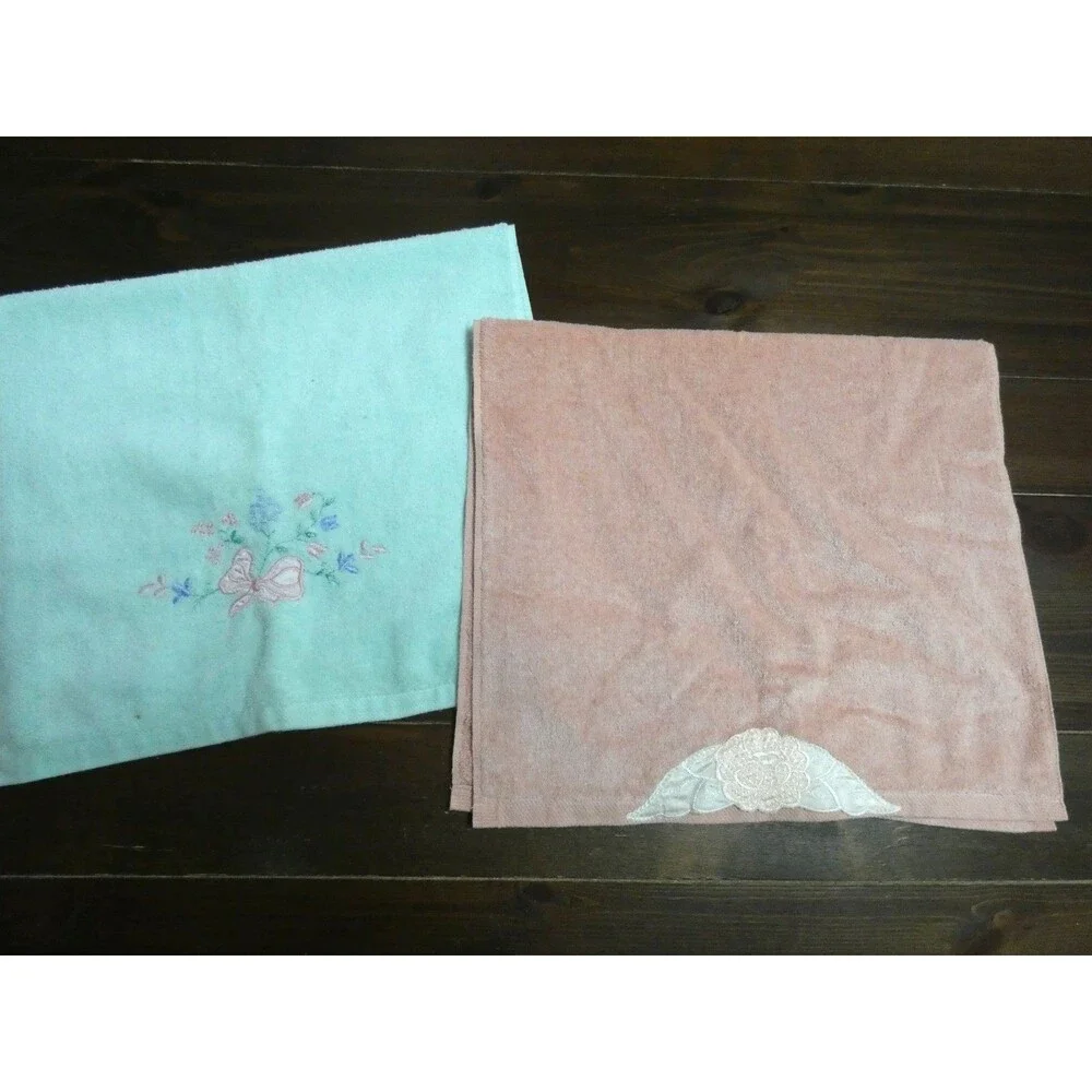 The Avanti Look 70s Vintage Set of 2 Hand Towels Embroidered Pink Green 28